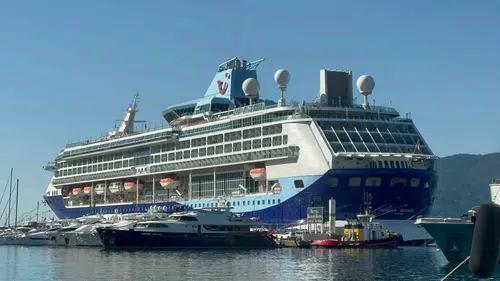 Dev kruvaziyer binlerce turisti Marmaris sahillerine taşıdı