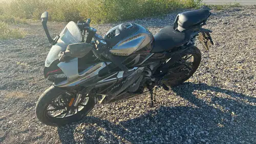 Bilecik'te motosiklet yoldan çıktı