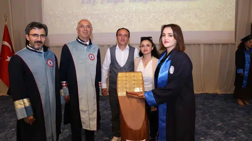BEUN mezunları diplomalarını alıp iş hayatına adım attı