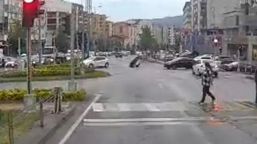 Zonguldak'ta kırmızı ışık ihlali kazaya neden oldu?