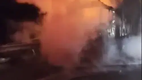 Bolu Dağı geçişinde tavuk eti taşıyan TIR küle döndü