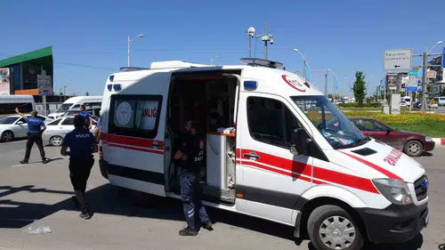 Malatya’da polis aracı ve motosiklet çarpıştı