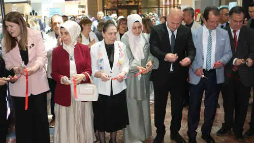 Diyarbakır'da yılın emeği alışveriş merkezinde sergileniyor