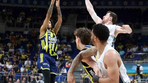 Fenerbahçe Beko nefes kesen maçta Anadolu Efes'i devirdi