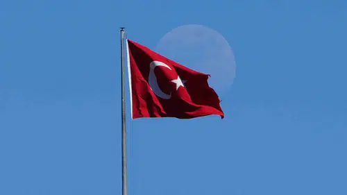 Kırıkkale semalarında ay ve Türk bayrağı buluştu