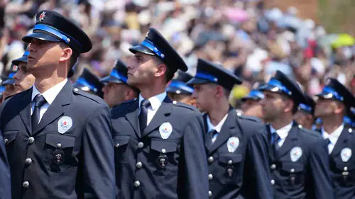 Yeni mezun polislere 15 Temmuz mesajı İradenizi kimseye teslim etmeyin