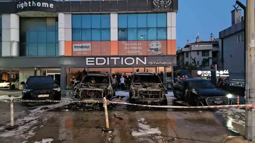 Bakırköy'de gece yarısı galeride 50 milyonluk yangın