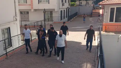 Gaziantep'te dehşet anları Hamile eşini ve çocuklarını sokak ortasında dövdü