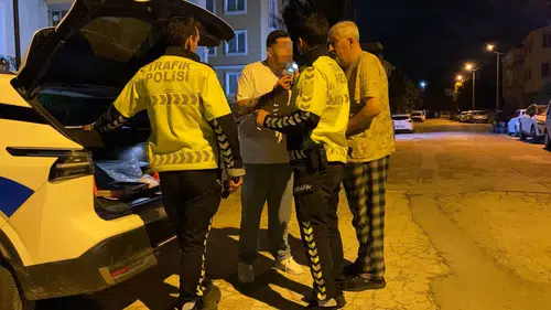 İnegöl'de kaza yaptı direksiyon başında sızdı kaldı
