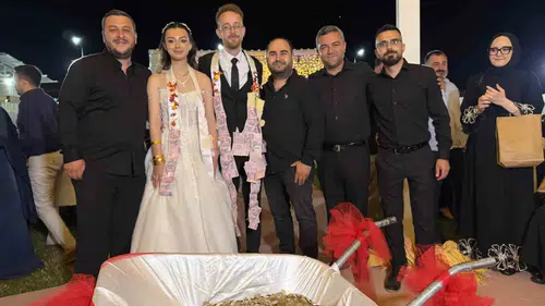 Tokatlı damada arkadaş sürprizi 10 bin liralık bozuk para el arabasıyla geldi