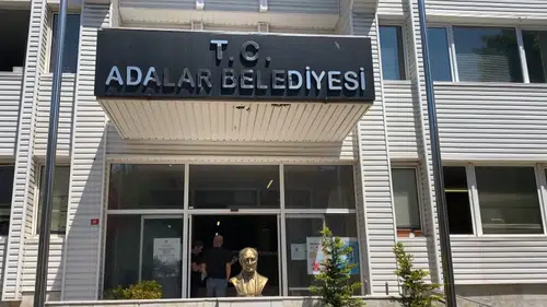 Adalar Belediyesinde rüşvet operasyonu Başkan Akpolat gözaltında
