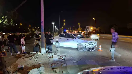 Bursa'da trafikteki makas dehşeti iki aracı dereye düşürdü