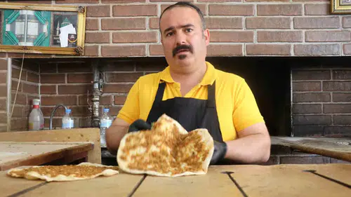 Sivaslı esnafın 50 liralık lahmacun inadı