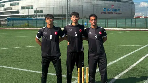 Sivaslı dört sporcu kriket milli takımına seçildi