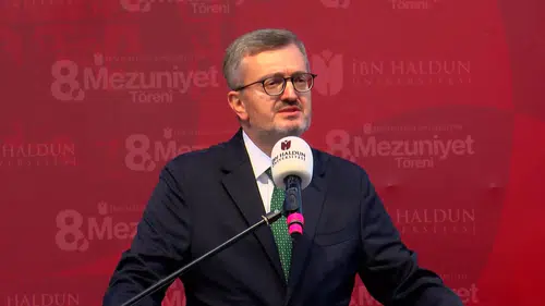 İbn Haldun Üniversitesi'nden yeni mezunlar diplomalarını aldı