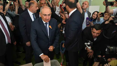 Ermenistan sandık başında Paşinyan iktidarını koruyabilecek mi?