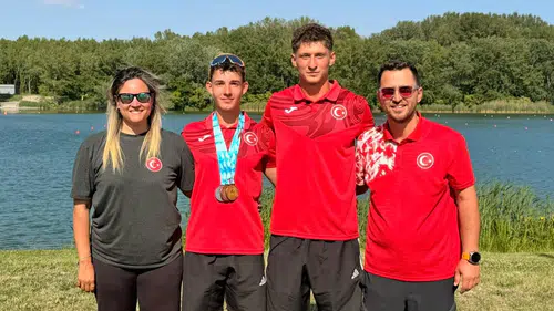 Köyceğizli iki genç kanocu Slovakya’da kürsüye çıktı