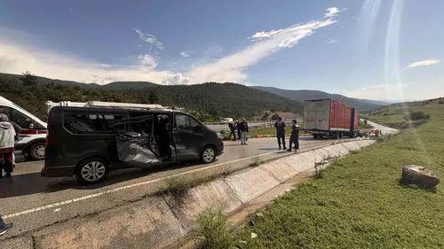 Çorum Kargı yolunda kayan kamyon römorku faciası