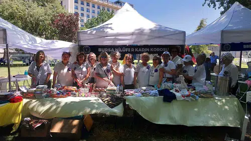 Bursa Merinos Park huzurevi yararına şarkılarla doldu