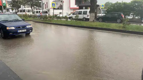 Samsun Kavak'ta şiddetli sağanak hayatı felç etti
