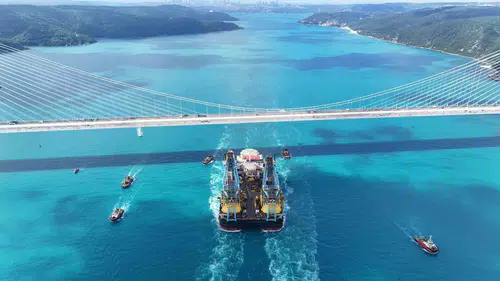 Dev vinç gemisi Saipem 7000 İstanbul Boğazı’nı kapattı