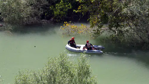Baraj kapakları açıldı, piknikteki adam nehirde kayboldu