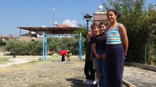 Hatay’da bir çöp yakma girişimi çocuk parkını küle çevirdi