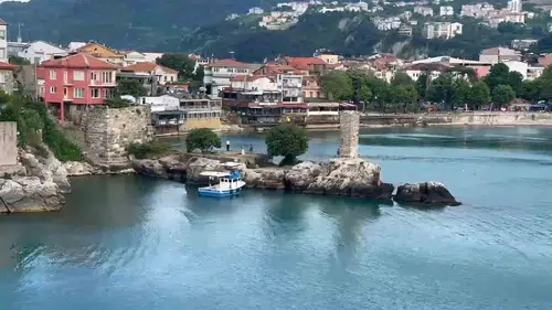 Amasra’nın tarihi dokusuna sprey boyalı saldırı