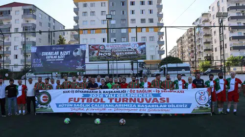 Diyarbakırlı sağlıkçılar yeşil sahada ter döküyor