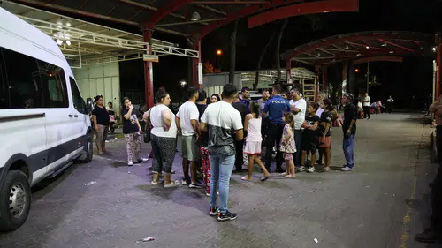 İzmir'de evde bıçaklı kavga Bir kişi ağır yaralı