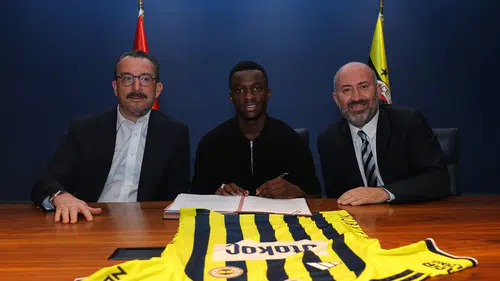 Fenerbahçe genç yetenek Amara Diouf ile uzun süreli anlaştı