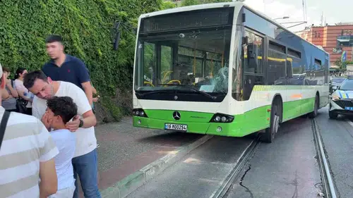 Bursa'da halk otobüsü anne ve bebeğine çarptı
