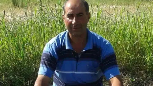 Van'da akşam karanlığında yolda yürüyen babaya ve oğluna otomobil çarptı