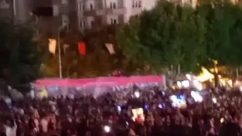Bursa'daki rap konserinde bıçaklı kavga 2 yaralı var