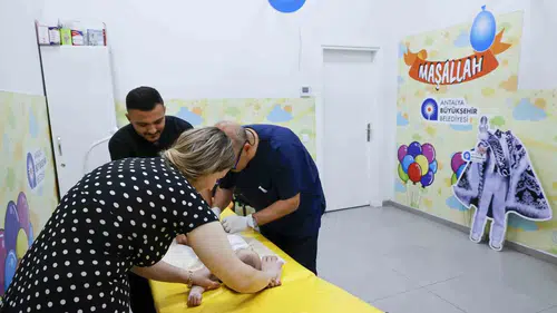 Antalya’da ailelerin ücretsiz sünnet rahatlığı