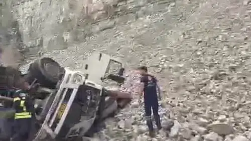 Erzurum’da kontrolden çıkan tır dehşeti 1 ölü 2 yaralı