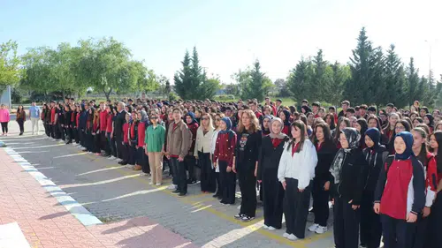 Afyonkarahisar’da okullar dokuz günlük tatilin ardından kapılarını yeniden öğrencilere açtı