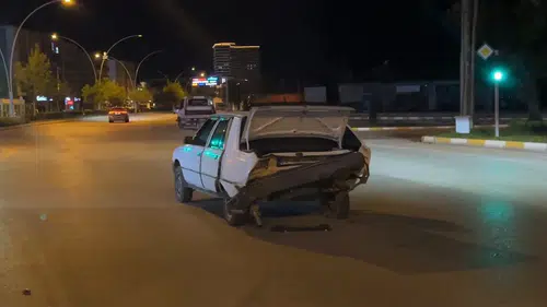 Çorum trafiğinde korkutan kaza Sürücü otomobilini bırakıp izini kaybettirdi
