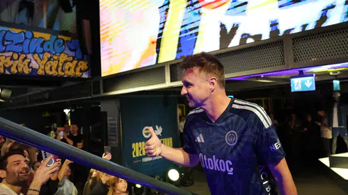 Fenerbahçe 120’nci yıl formalarını görkemli bir törenle görücüye çıkardı