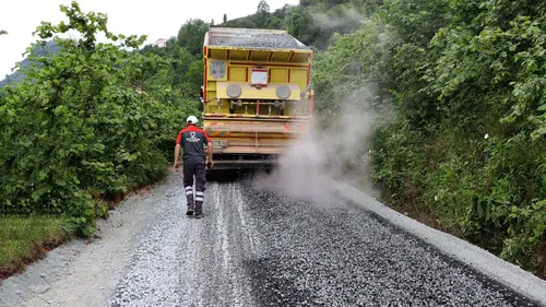 Ordu’nun köylerinde tozlu yollar asfaltla değişiyor