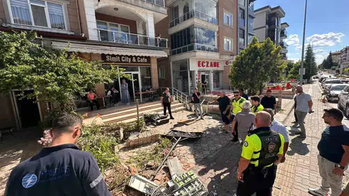 Edirne'de kontrolden çıkan kamyon dehşet saçtı