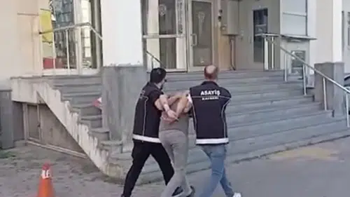 Kayseri polisi 14 yıl aranan firariyi sokakta kıskıvrak yakaladı