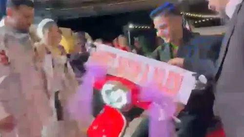 Burdur’daki düğünde damada beklenmedik iki tekerlekli hediye