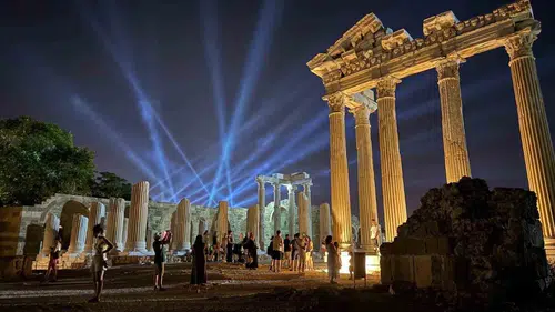 Müzeler gece ziyaretçilerine kapılarını yeniden açıyor