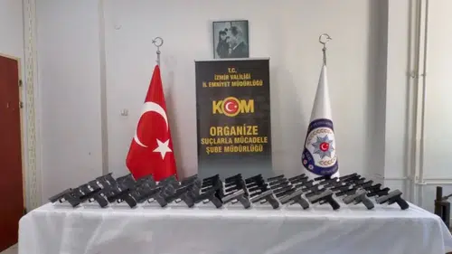 İzmir merkezli operasyonda 96 silah ele geçirildi