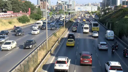 İstanbul trafiği haftaya kilitlenerek başladı
