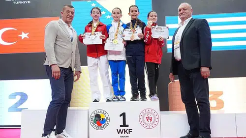 Körfezli Hiranur Balkanlar’da kürsüye çıktı