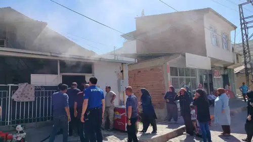 Keban’da ev yangını mahalleliyi sokağa döktü