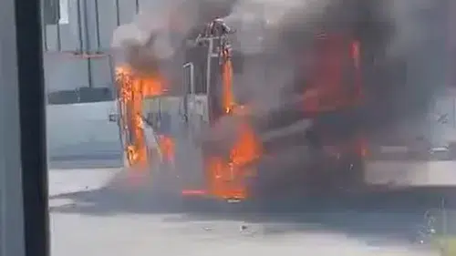 Arnavutköy yolunda servis minibüsü kül oldu