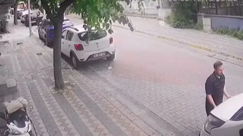 Sultangazi'de sürücülerin direksiyon ve kaput sürprizi